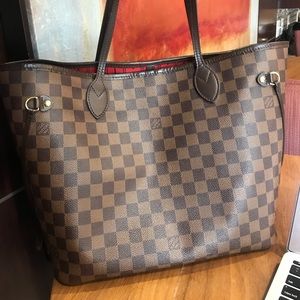 Neverfull !No scuff marks ,small stain inside.